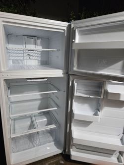 Refrigerator Works Great. Refrigerador Funciona Muy Bien