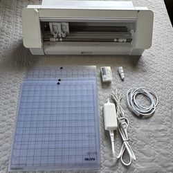 Silhouette Cameo 4 Electronic Cutter In Great Condition, Comes With Normal Blade And Engraving Blade And 3 Cutting Mats