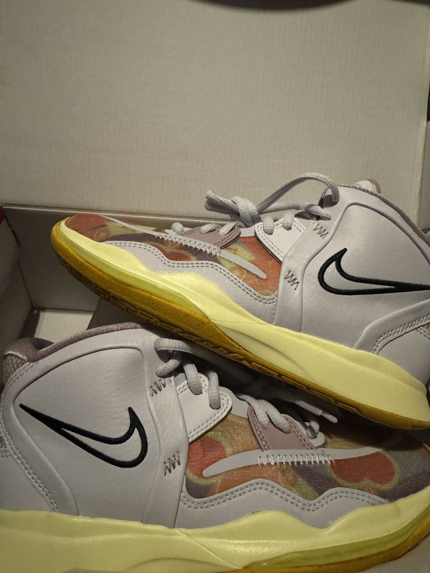 NIKE- Kyrie Infinity Pyramid (4Y)