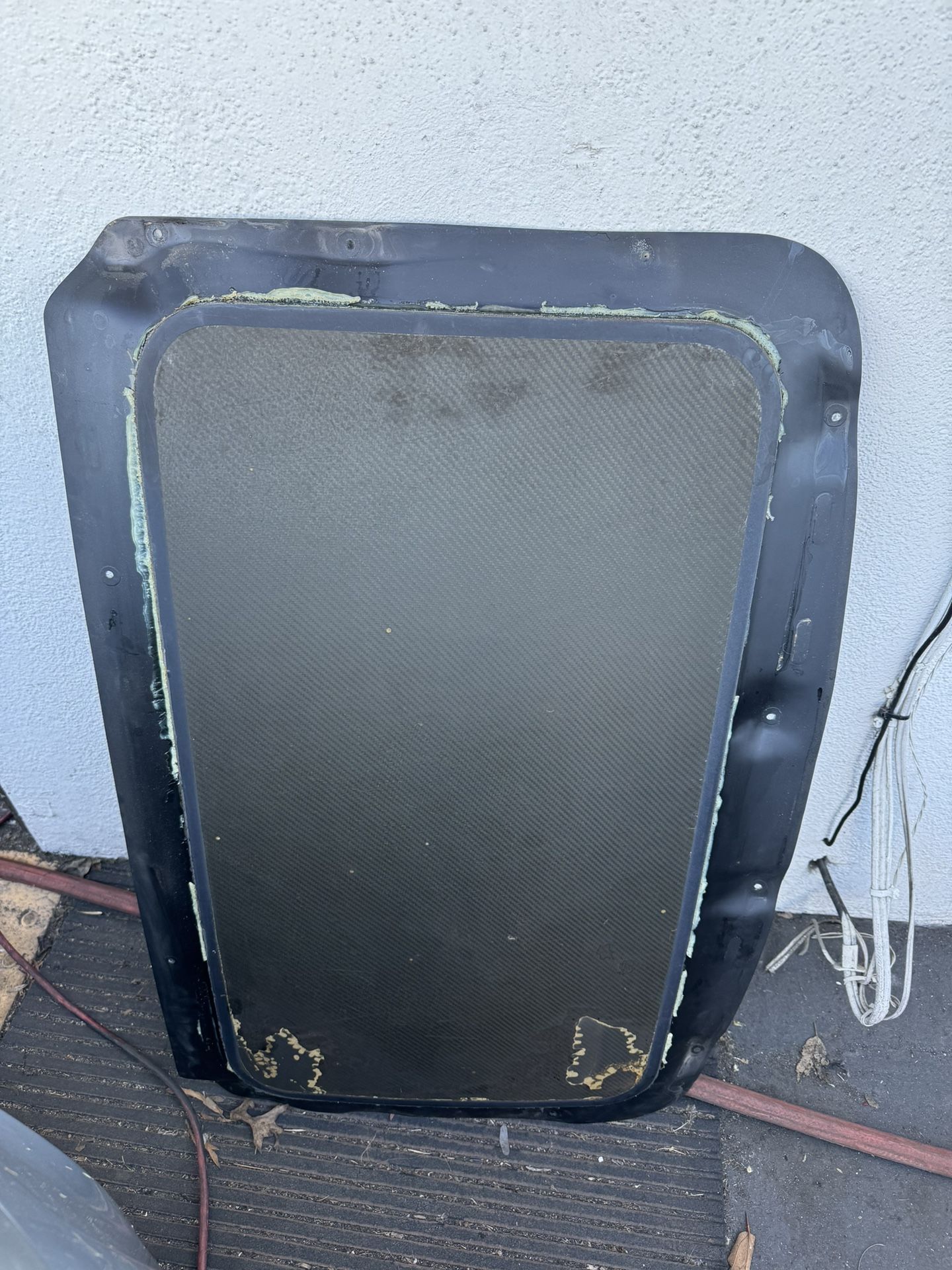 BMW E9x Carbon Fiber Sunroof Delete