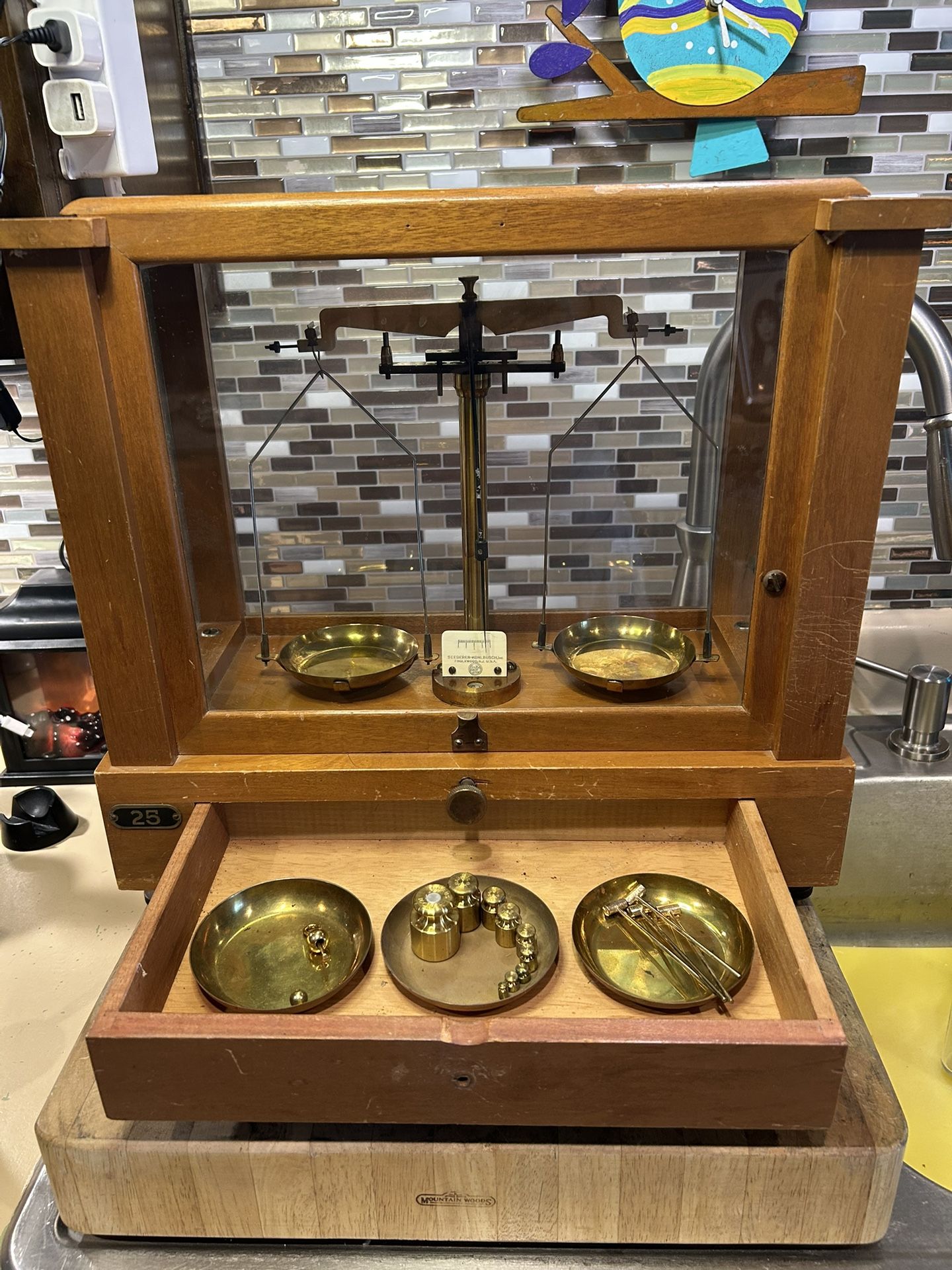 Brass Antique  Seederer-Kohlbusch Inc.  Apothecary Balance Scale