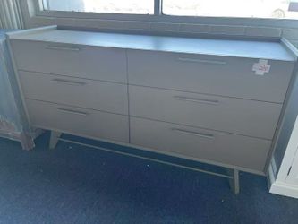 63”dresser，$260