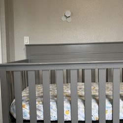 baby crib-