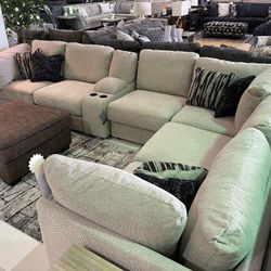 Brand New 🔥 Kellyway 7 Piece Sectional Couch With Console