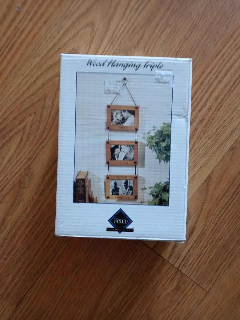 Fetco Triple Wood Hanging Picture Frames