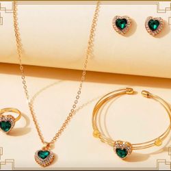 $ 15 New Faux Gem Fashionista Brand Set . 