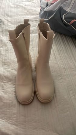 Women boots size 10