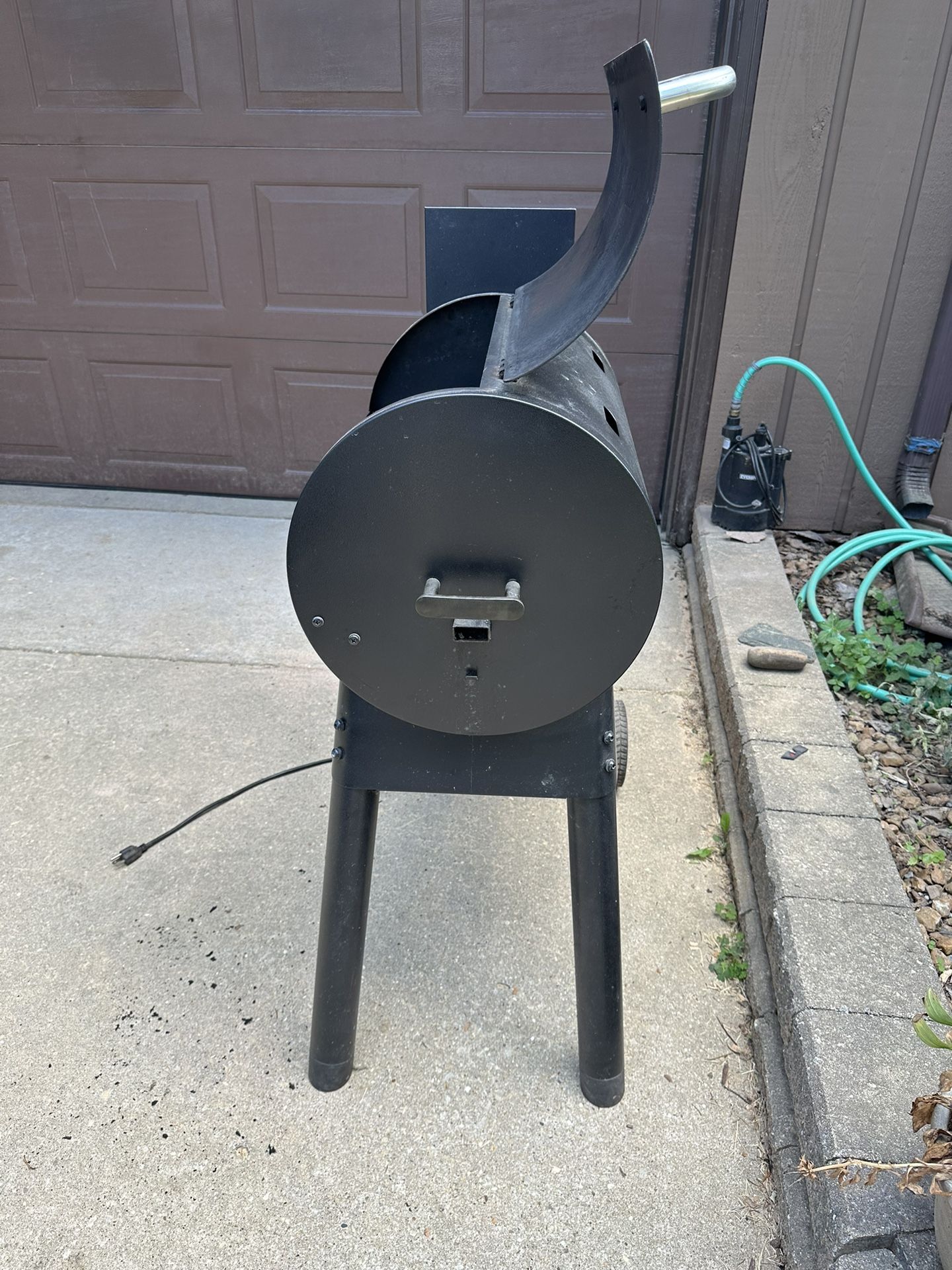 Traeger Electrical Pellet BBQ Grill TFB29PLB for Sale in Wheaton, IL