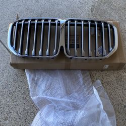 BMW SUV X7 Grill