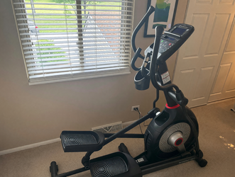 2018 Schwinn 470 Elliptical – Like New, 25 Resistance Levels - Schaumburg, IL