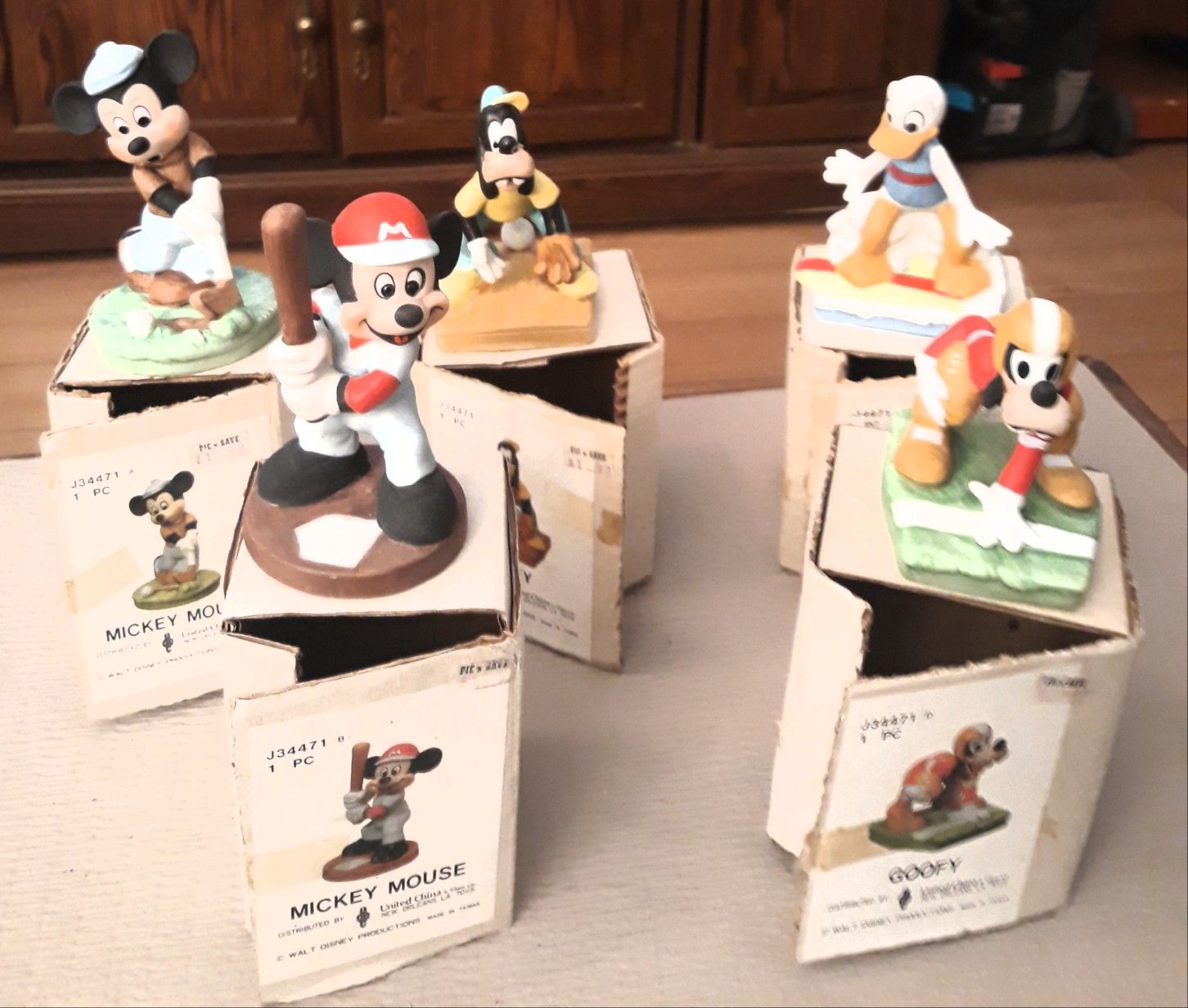 5 vintage UCGC Disney gift-ware figures with boxes im in fontana message only when ready to pick up firm