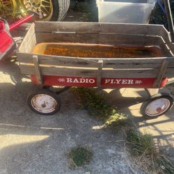 Radio, flyer wagon