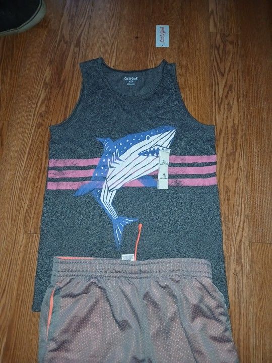 SHARK SET SHORTS AND T New SZ16