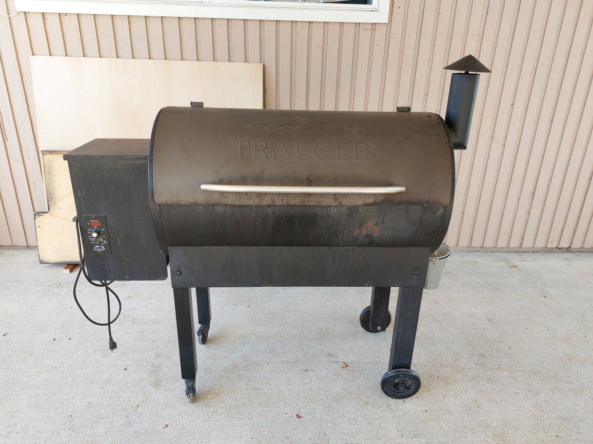 Traeger 34 Inch BBQ/Smoker