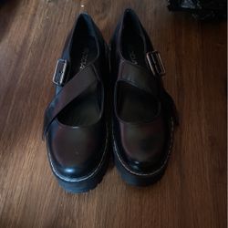 BLACK SHOES