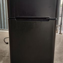 EUHOMY Mini Fridge with Freezer, 3.2 Cu.Ft Mini Refrigerator