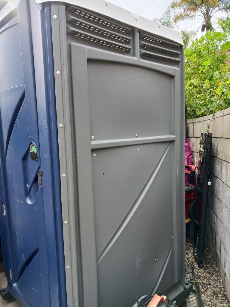 Portable Bathroom for Sale in Fountain Valley, CA OfferUp