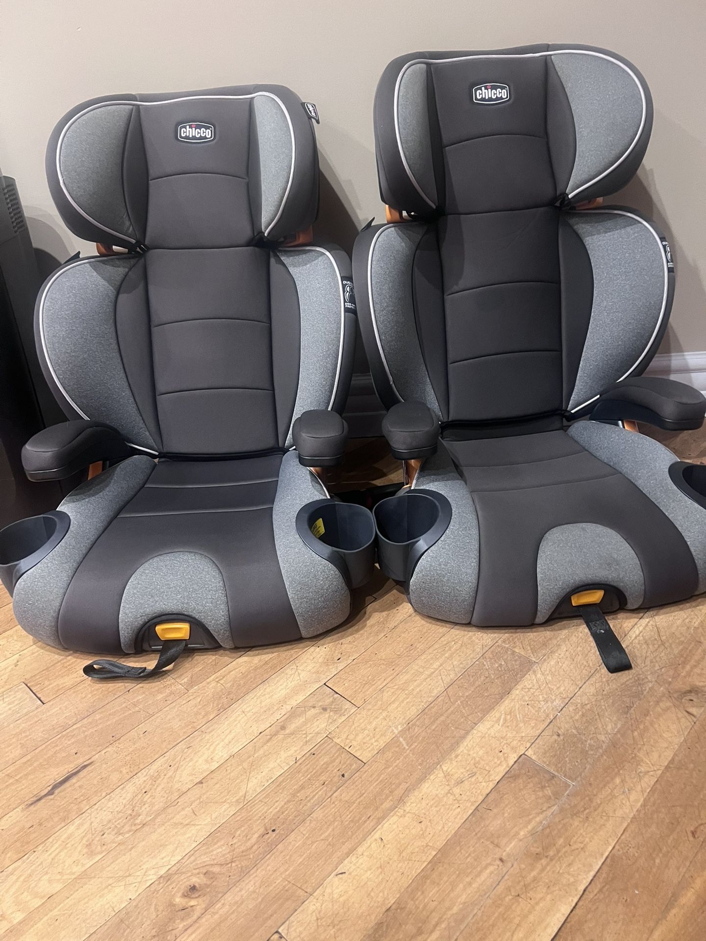 2 Booster Car Seat Chicco 2-in-1