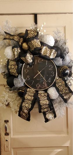 New Year’s Eve/day black and gold clock wreath