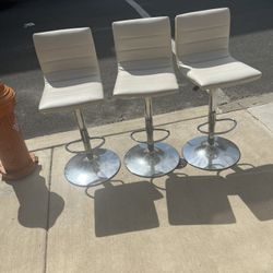 3 Barber Chairs must Go Today 