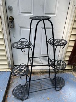 Metal plant pot stand