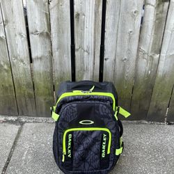 Oakley Medium Roller Carry On Bag