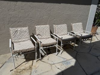 Set of 4 Outdoor Patio Chairs with Cushions