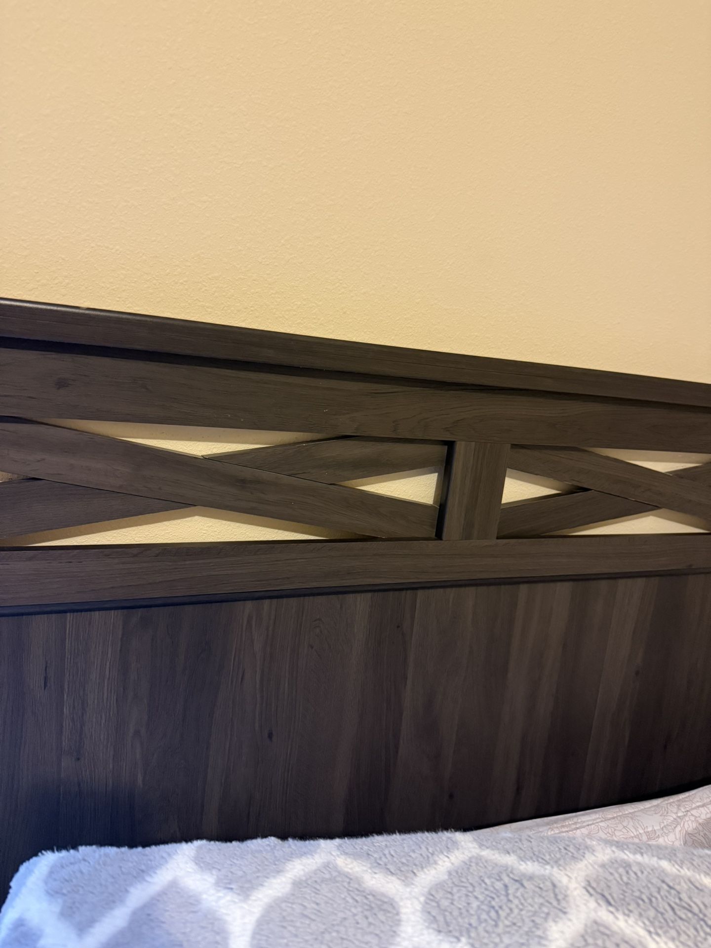 Queen Bed with Dresser/Mirror