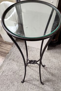 Pier 1 Imports Black Wrought  Iron & Glass Accent Table / Plant Stand