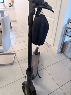 Segway Ninebot MAX G30P Electric Scooter – Great Condition