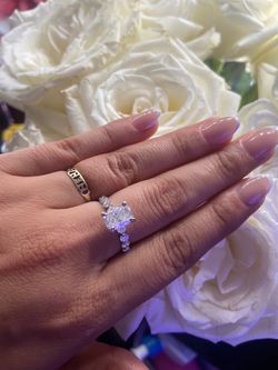 Beautiful Simon G. 18K White Gold Diamond Engagement Ring – 2 Ct Center Diamond – Size 7