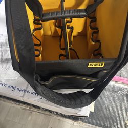 Dwalt service bag