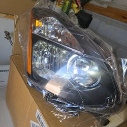 08-13 Nissan Rouge Headlights 