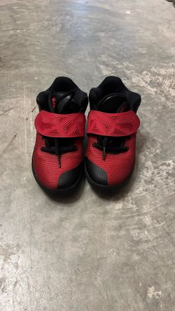 Nike Usado Talla 2.5Y Kids