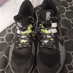 Nike Kyrie Flytrap 5 Black And White Size 8 40 Dollars 
