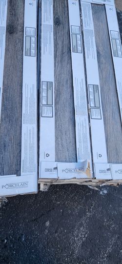 Corso Italia
Selva Ash Matte 8 in. x 40 in. Wood Look Porcelain Floor and Wall Tile (12.92 sq. ft./Case)