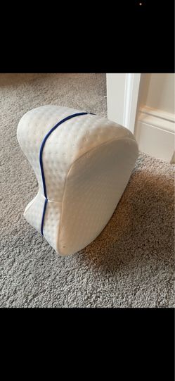 Knee pillow side slippers