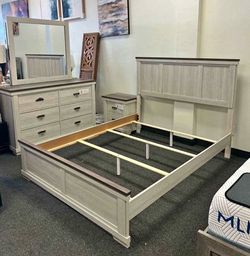 Queen 4 piece bedroom set