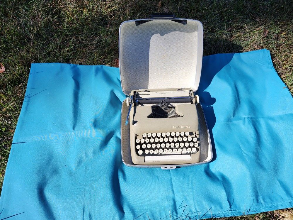 SMITH CORONA Typewriter