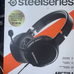 New Wired Gaming Headphones Still In Box SteelSeries Artics 1 61427. Price Reduced And Firm 