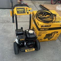 PRESSURE WASHER DEWALT