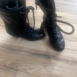 Kids Size 11-12 Adelitas 