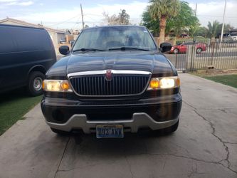 Hola Vendo Lincoln Navigator Modelo 2000 ..160 Mil Millas Titulo Limpio Todo Funciona Al Cien
