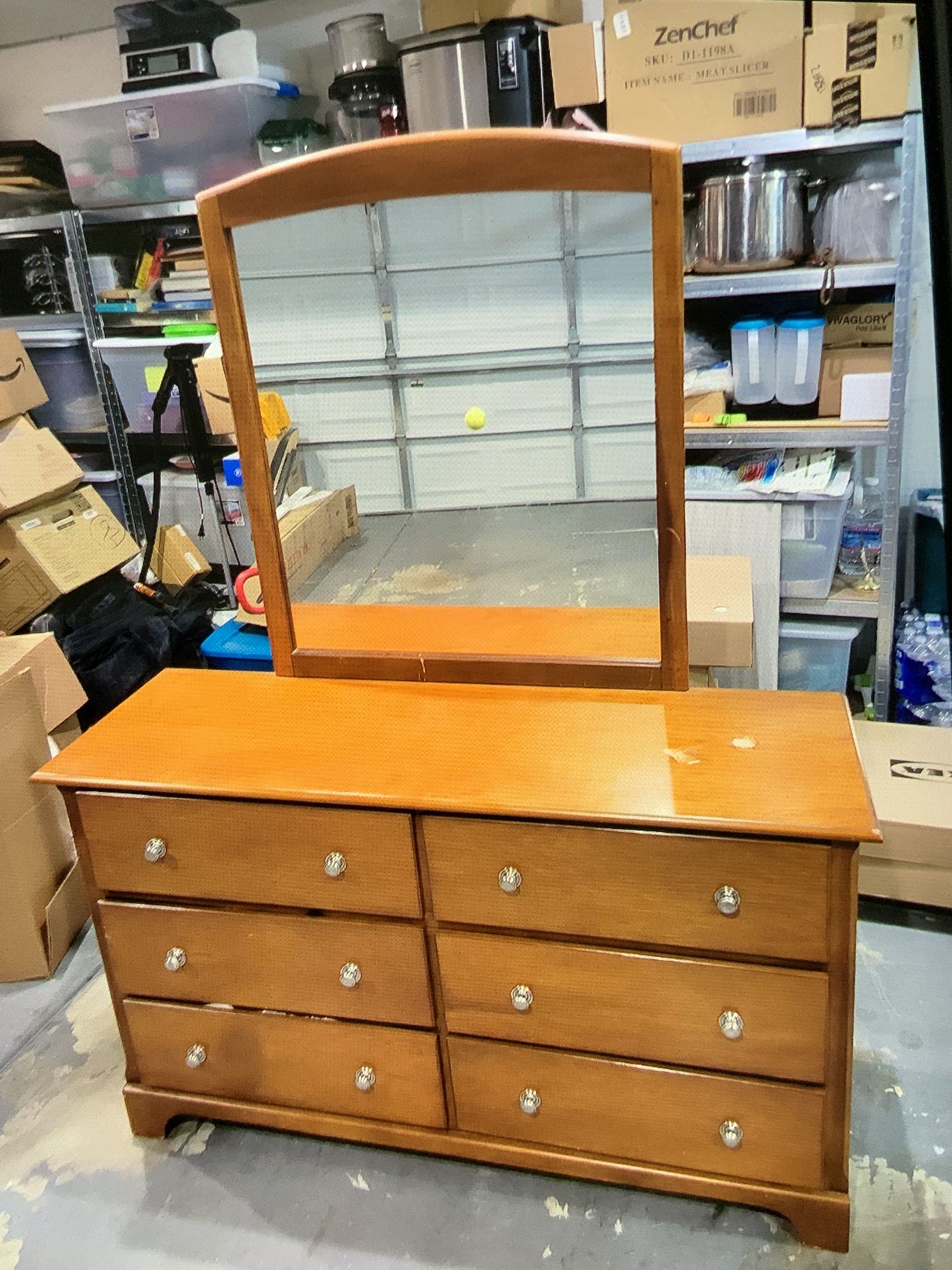Dresser With Mirror