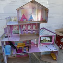 Doll House 