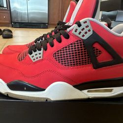 Jordan 4 Toro Sz 10.5