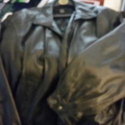 A A A  XL Like New Leather BomberJacket Keep You Warm 