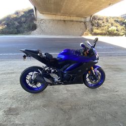 Yamaha R3 