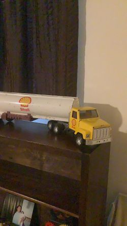 Shell collectible pressed metal truck 1990s