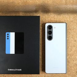 Z Fold 5 • 512 GB • UNLOCKED 🔐 • Gray 🩶 • Like New  (Price Firm)